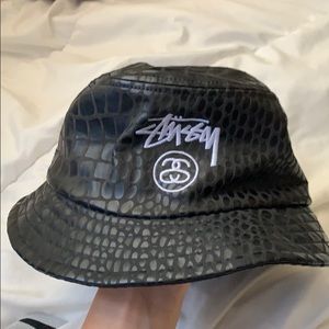 Stussy bucket hat
